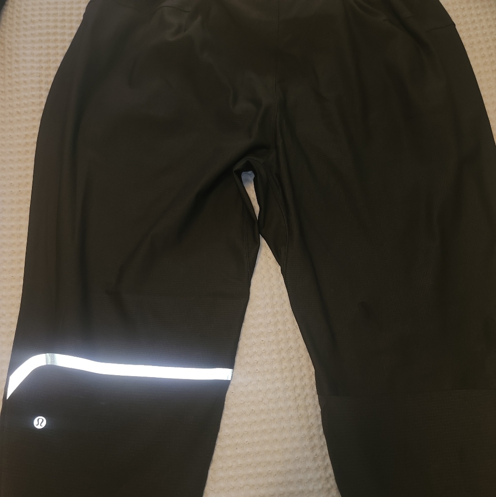 Lululemon reflective jogger